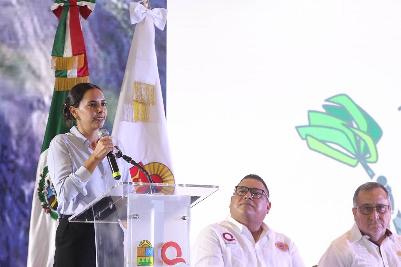 Promueve Ana Patricia Peralta honradez, profesionalismo y eficiencia en policías graduados
