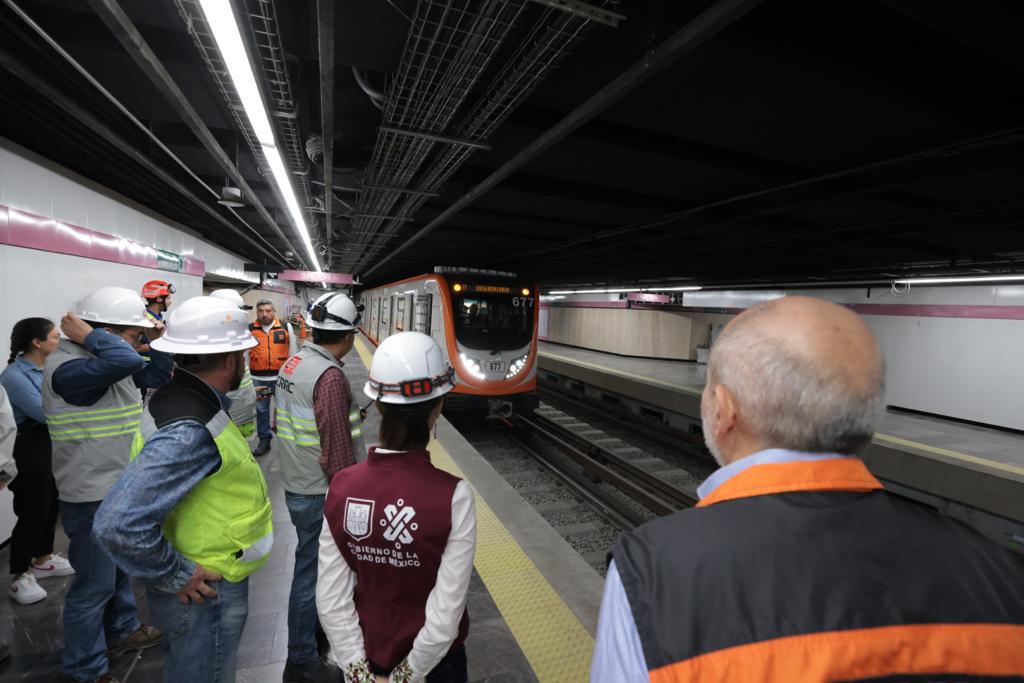 Supervisa Sheinbaum pruebas de energización de vías y circulación a bordo del tren NM16 en La Nueva Línea 1 del Metro