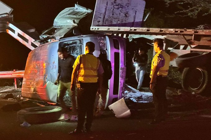 Accidente vial deja al menos nueve muertos en la Autopista del Sol
