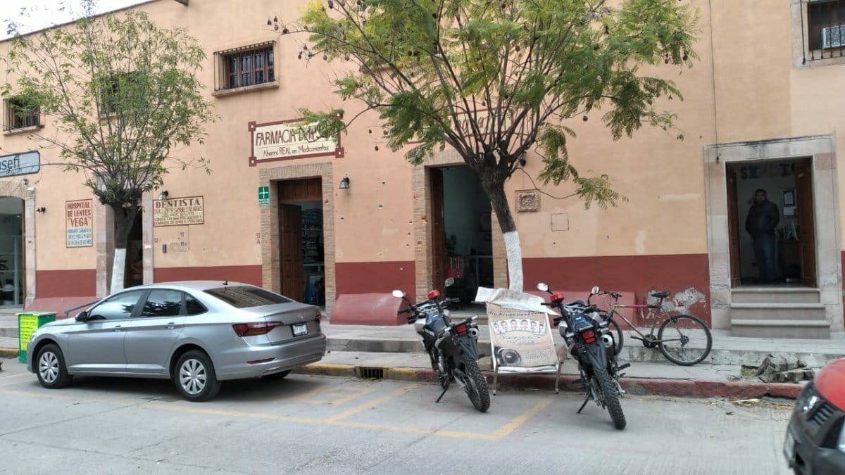 Ataque armado a comandancia de Villa de Reyes deja 2 policías muertos