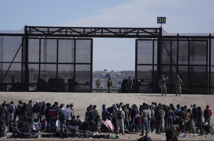 EU promulga norma que restringe acceso al asilo en la frontera con México