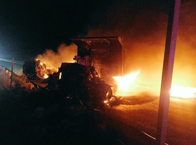 Enfrentamientos en Teocaltiche, Jalisco, dejan varios autos quemados