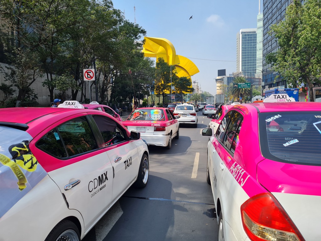 Llama SEMOVI a grupo de taxistas a mejorar el servicio en favor de la ciudadanía