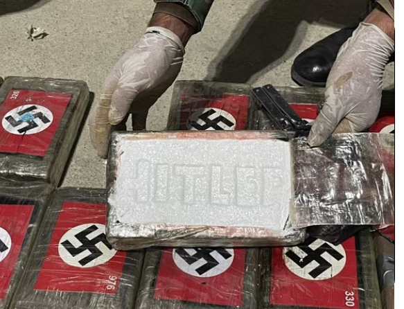 Decomisan cargamento de droga con esvástica Nazi que iba a Bélgica