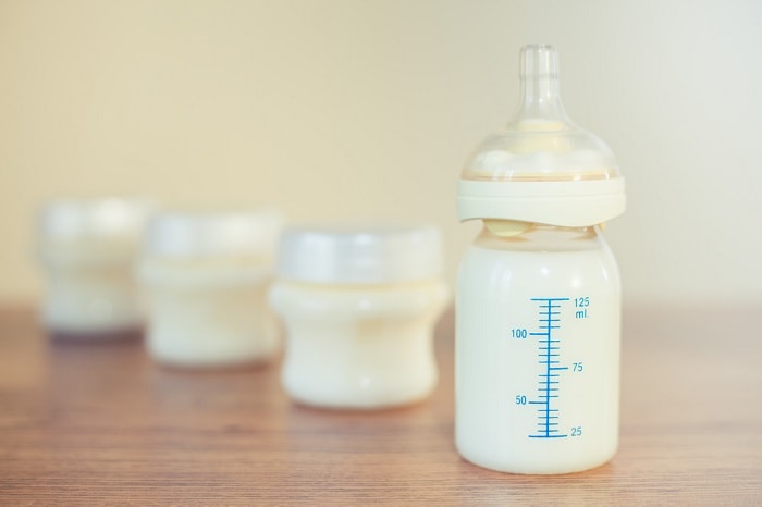 Proponen que mujeres en periodo de lactancia puedan transportar la leche materna en su equipaje de mano