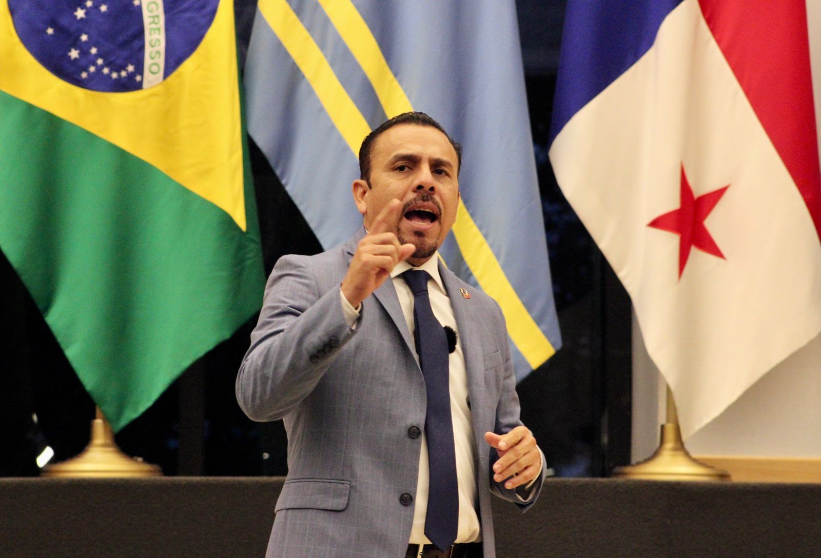 Rinde Ricardo Velázquez informe ante miembros del Parlamento Latinoamericano y Caribeño