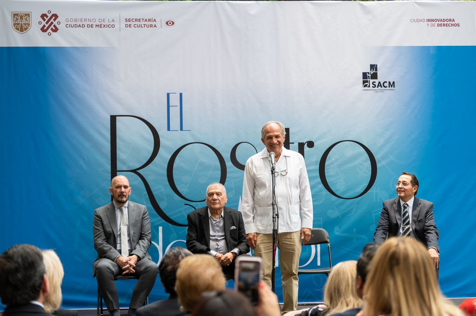 Presentan la exposición “El Rostro del Autor” en Paseo de la Reforma