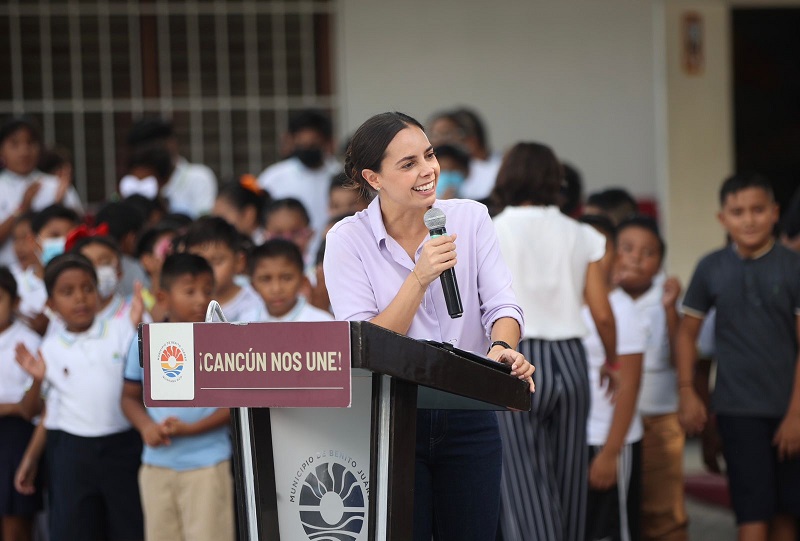 Motiva Ana Patricia Peralta a estudiantes para más y mejor reciclaje en escuelas