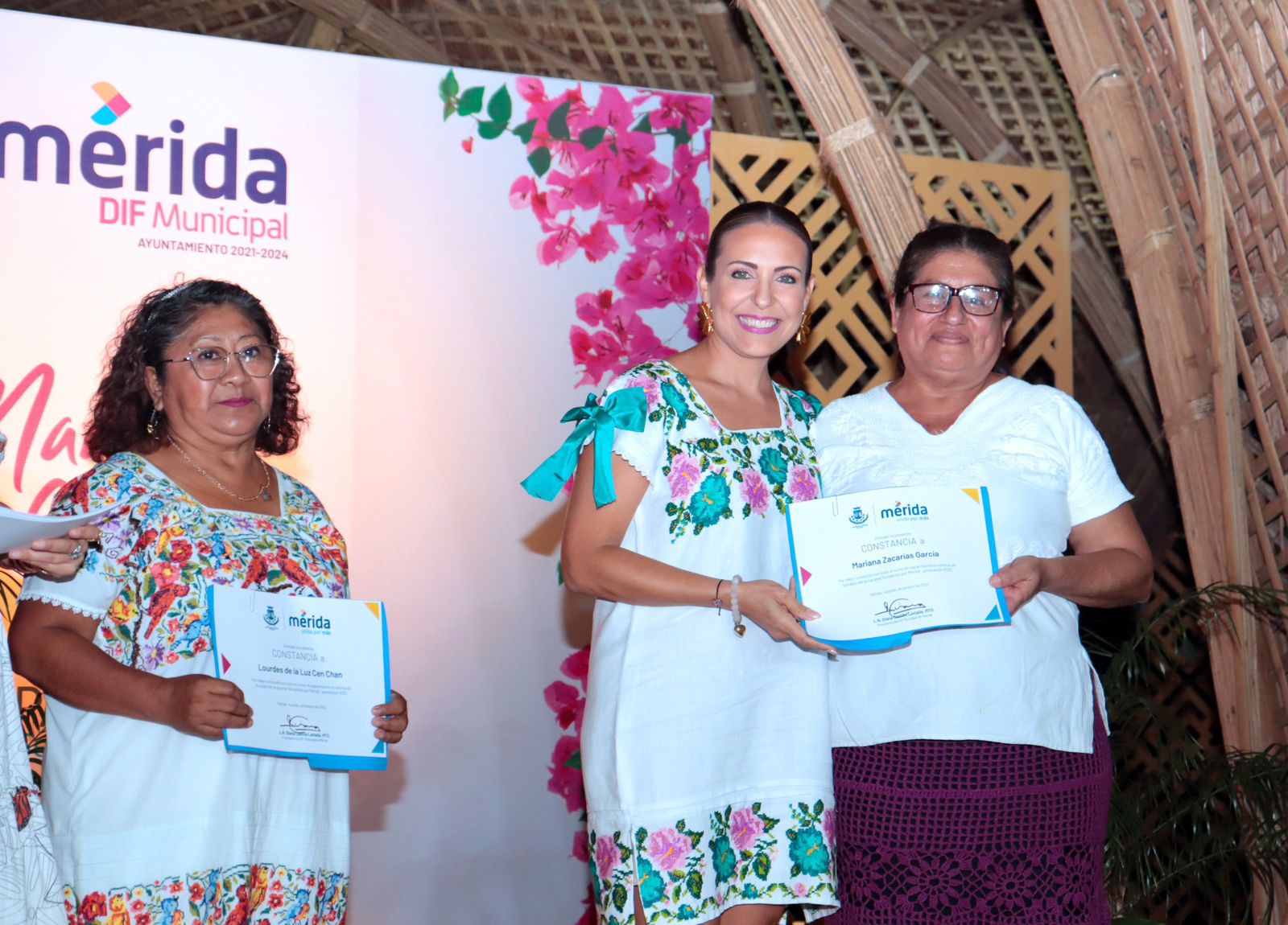 A través del programa Bordamos por Mérida, el Ayuntamiento empodera a las mujeres a través de la capacitación laboral y el auto empleo