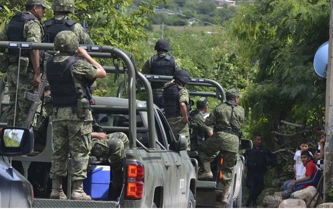 Detienen a 8 militares relacionados a la desaparición de los 43 normalistas de Ayotzinapa