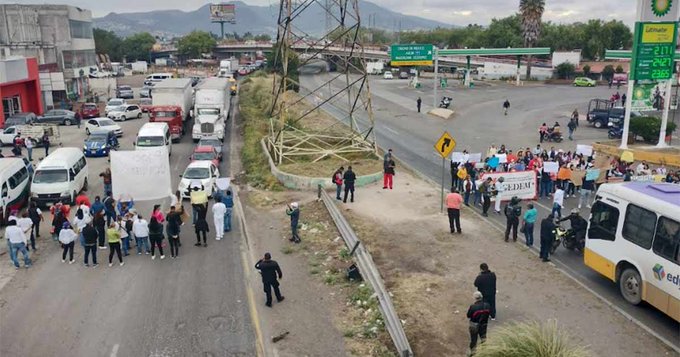 Maestros realizan bloqueos simultáneos en el Edomex; denuncian falta de pago