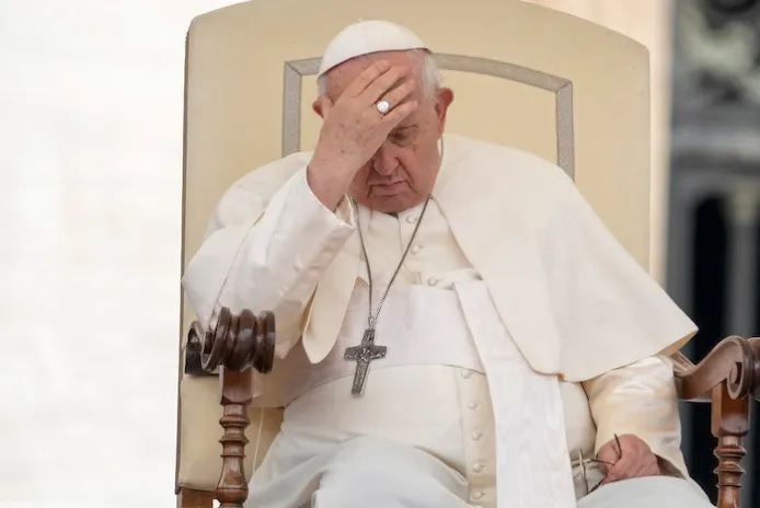 Papa Francisco es hospitalizado para una operación de urgencia