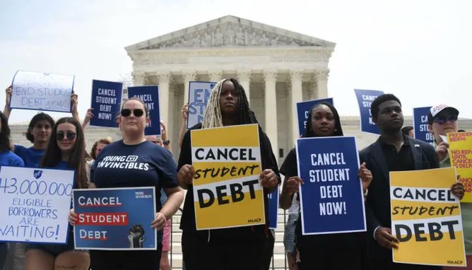 Suprema Corte de EU anula plan de ayuda en préstamos estudiantiles
