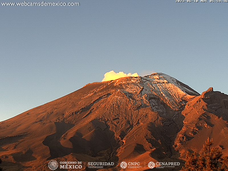 Volcán Popocatépetl registra dos sismos y 101 exhalaciones