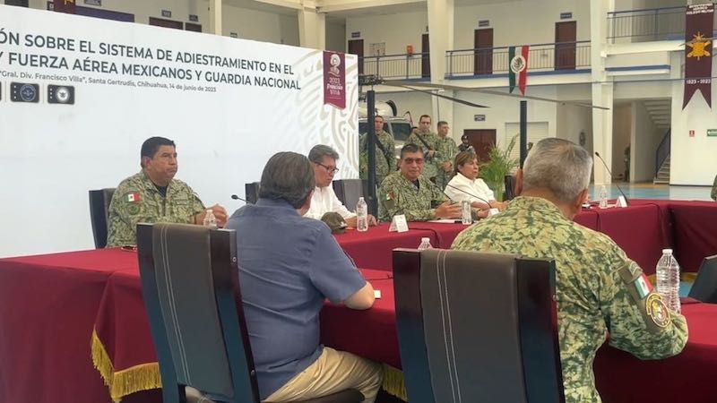 Visita Monreal Chihuahua para evaluar estrategia del Ejército y Fuerza Aérea