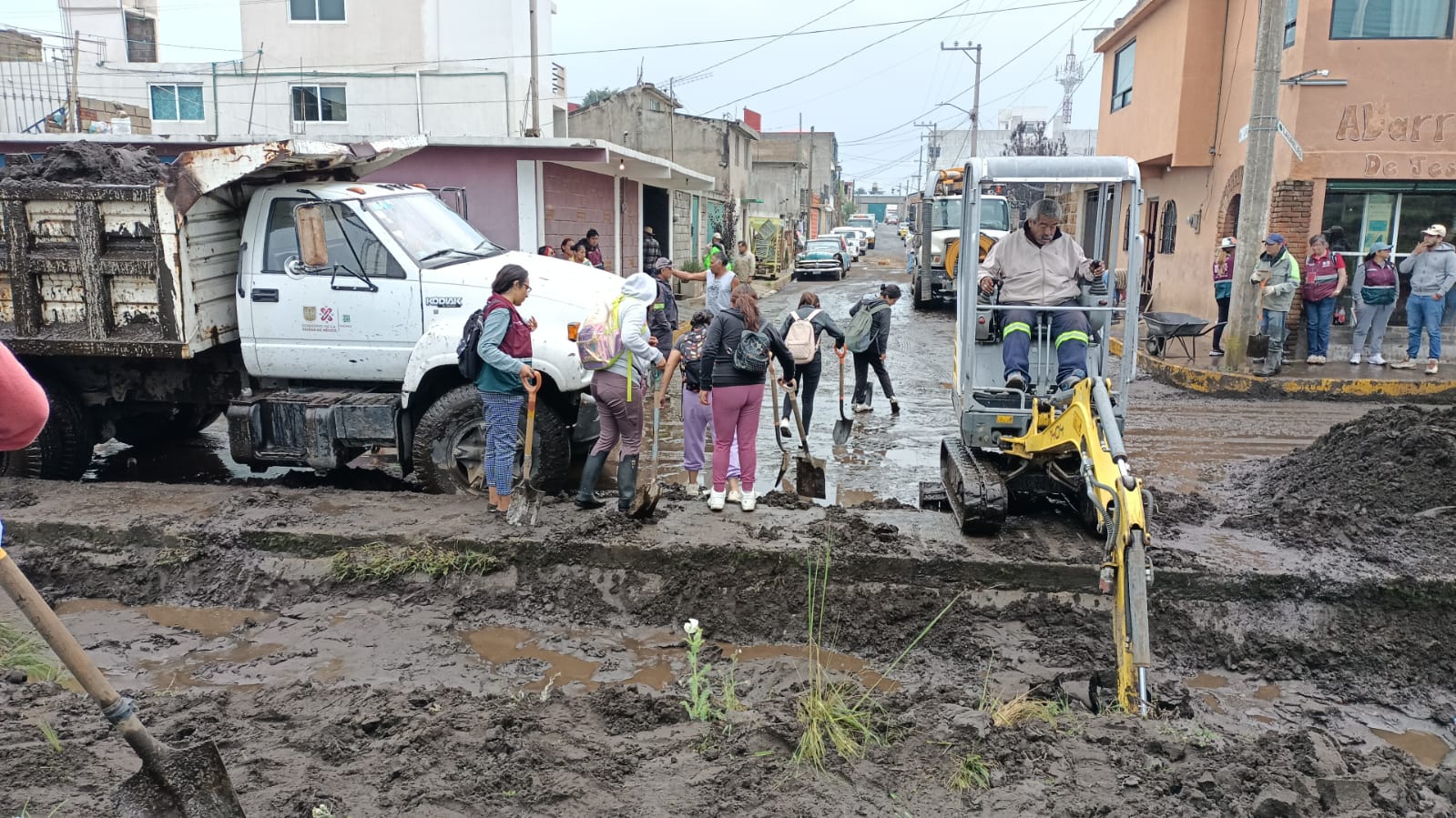 Atiende CDMX a población afectada por lluvias en Tlalpan