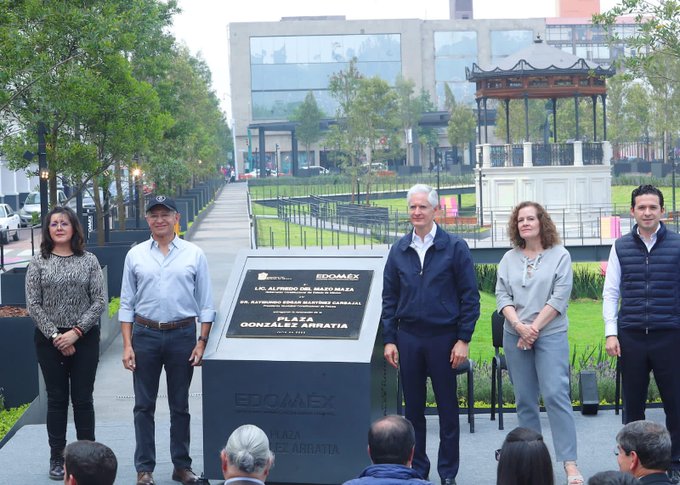 Alfredo del Mazo entrega una renovada Plaza González Arratia