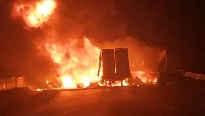 Carambola en la México-Querétaro deja varios vehículos incendiados