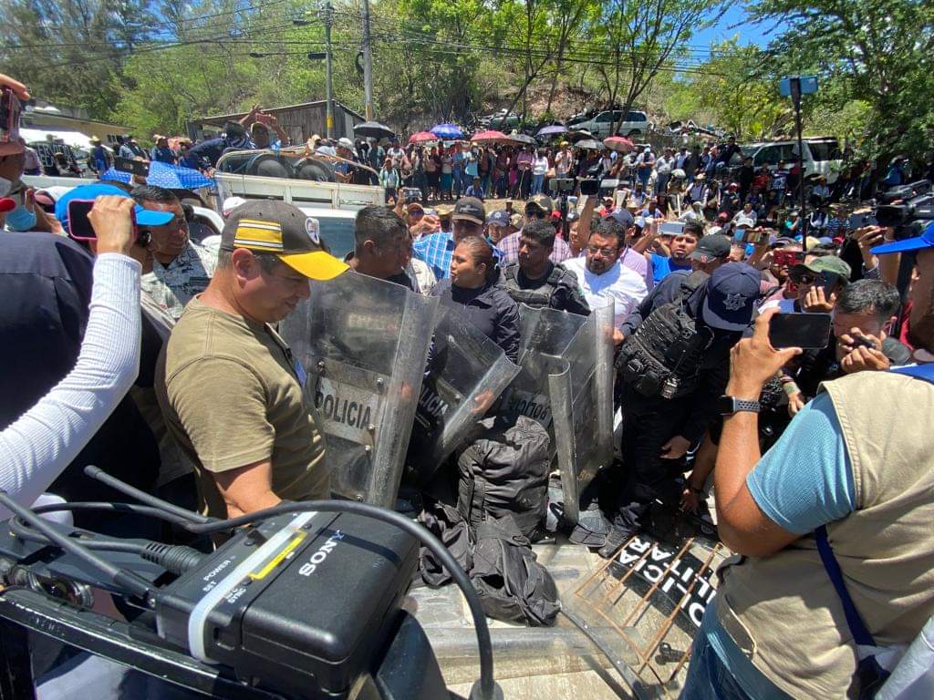 Con diálogo, sin represión ni confrontación logra gobierno de Evelyn Salgado acuerdos con manifestantes del Circuito Azul y Montaña Baja