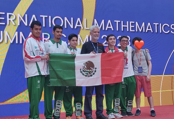 Joven de Aguascalientes gana medalla de oro en la Olimpiada Internacional de Matemáticas