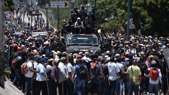 Liberan a funcionarios retenidos en Chilpancingo y reabren la Autopista del Sol