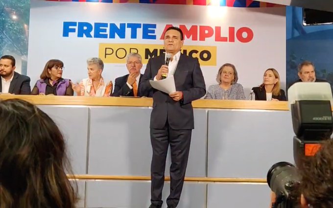 Silvano Aureoles se registra como aspirante presidencial de la oposición