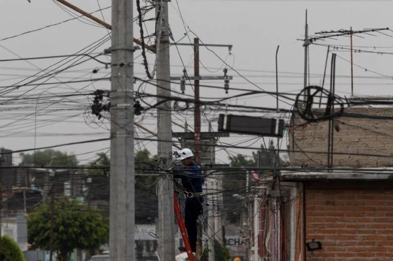 El gobierno de la CDMX busca retirar los cables en desuso para garantizar la seguridad en espacios públicos