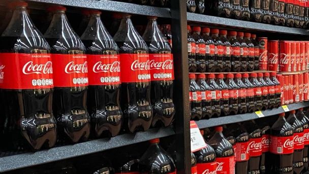 Anuncia Coca-Cola aumento en más de 20 de sus productos debido a la inflación global