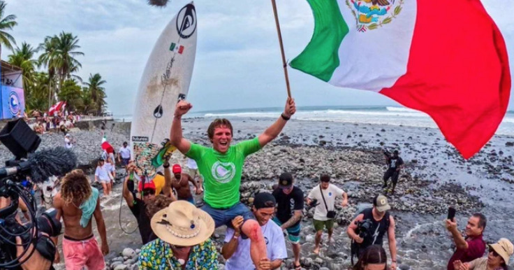 Alan Cleland, el primer surfista mexicano en clasificar a Juegos Olímpicos