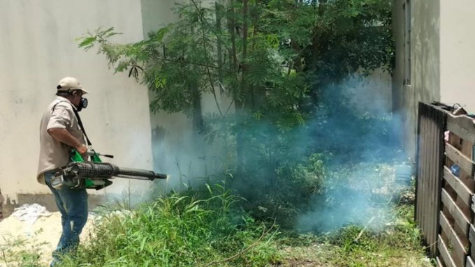 Continúa el operativo de fumigación contra el dengue en Yucatán