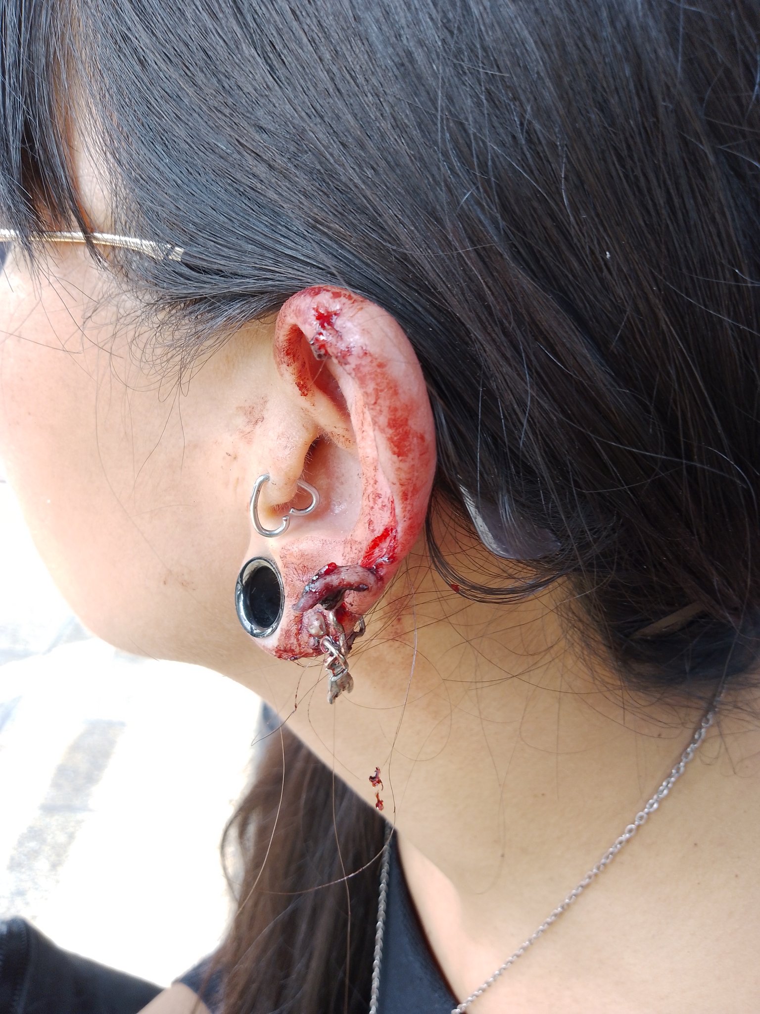Mujer denuncia que un hombre le arrancó parte de su oreja en el Metrobús