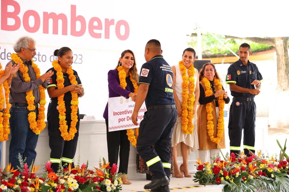 Reconoce Evelyn Salgado labor de las y los bomberos de Guerrero