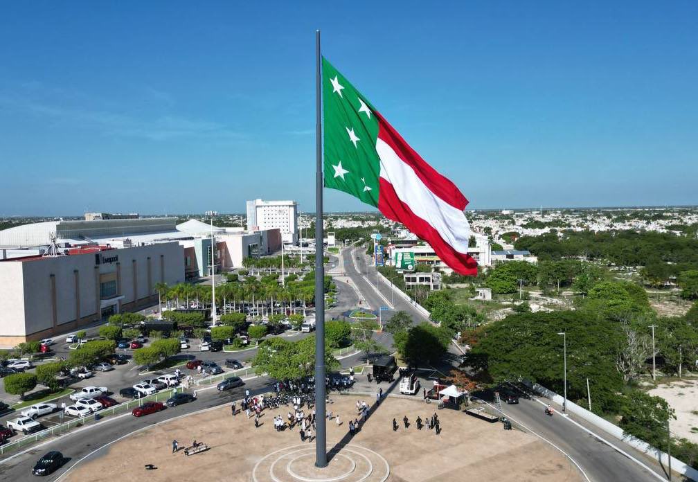 Izan la bandera de Yucatán después de 182 años