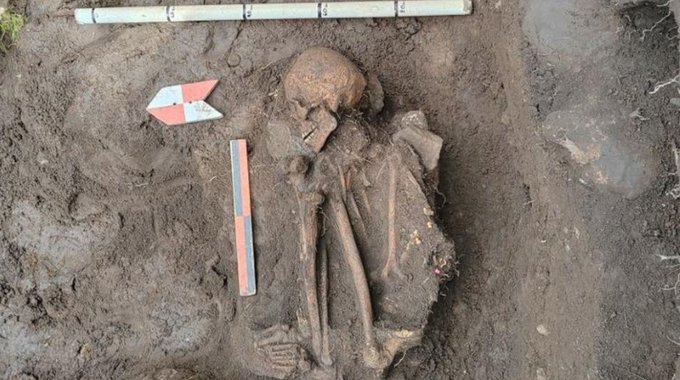 Lluvias dejan al descubierto el entierro de una mujer que vivió hace 1,000 años en Tlayacapan