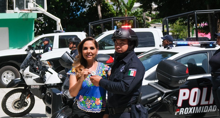 Mara Lezama entrega nuevas patrullas a Puerto Morelos