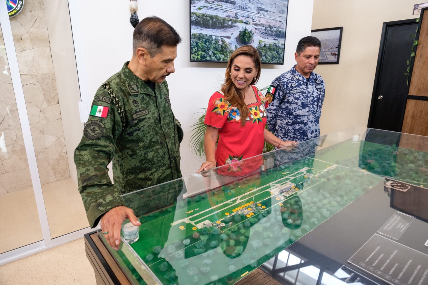 Mara Lezama trabaja en la estrategia de inauguración del Aeropuerto de Tulum