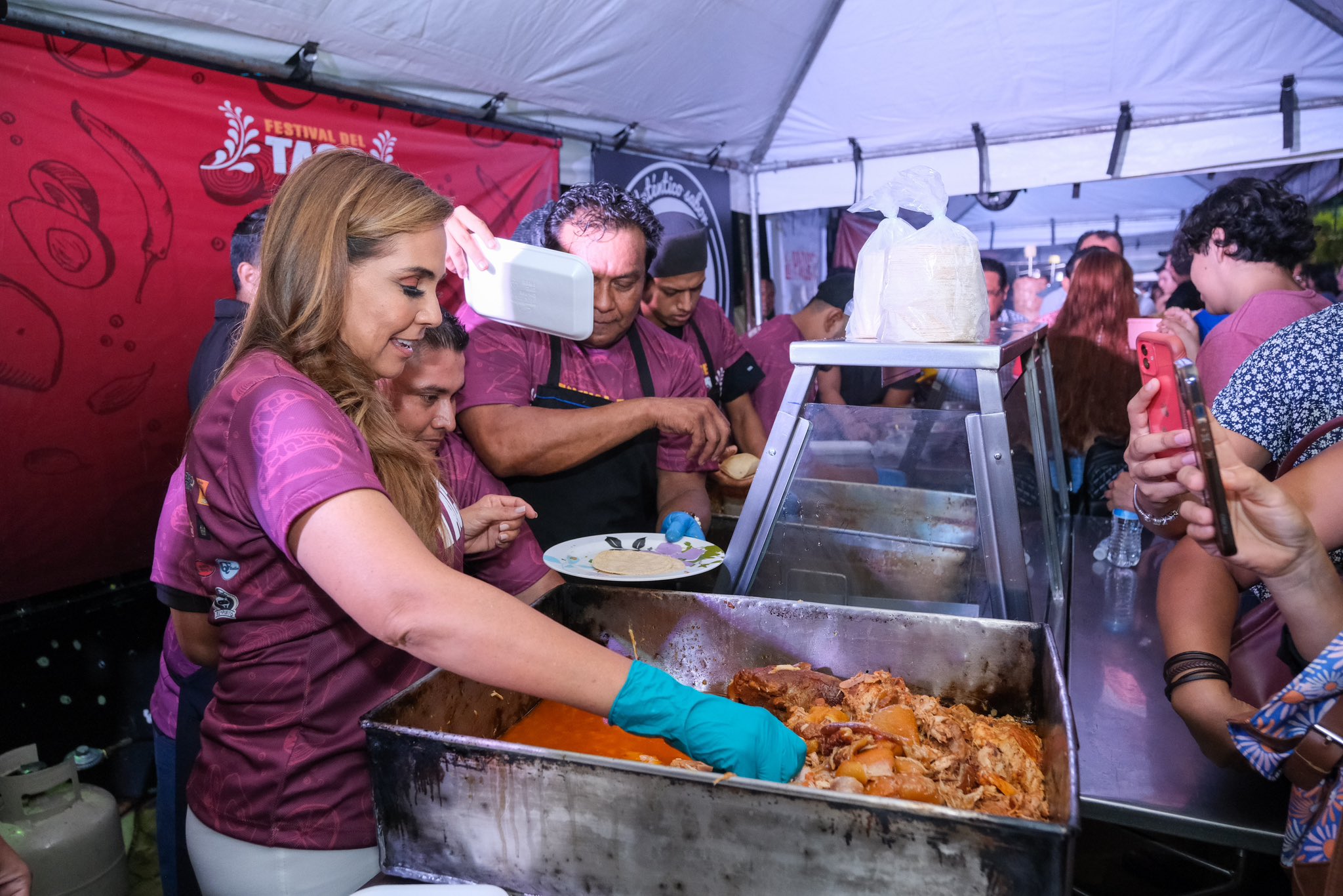 Quintanarroenses disfrutan del Festival del Taco 2023