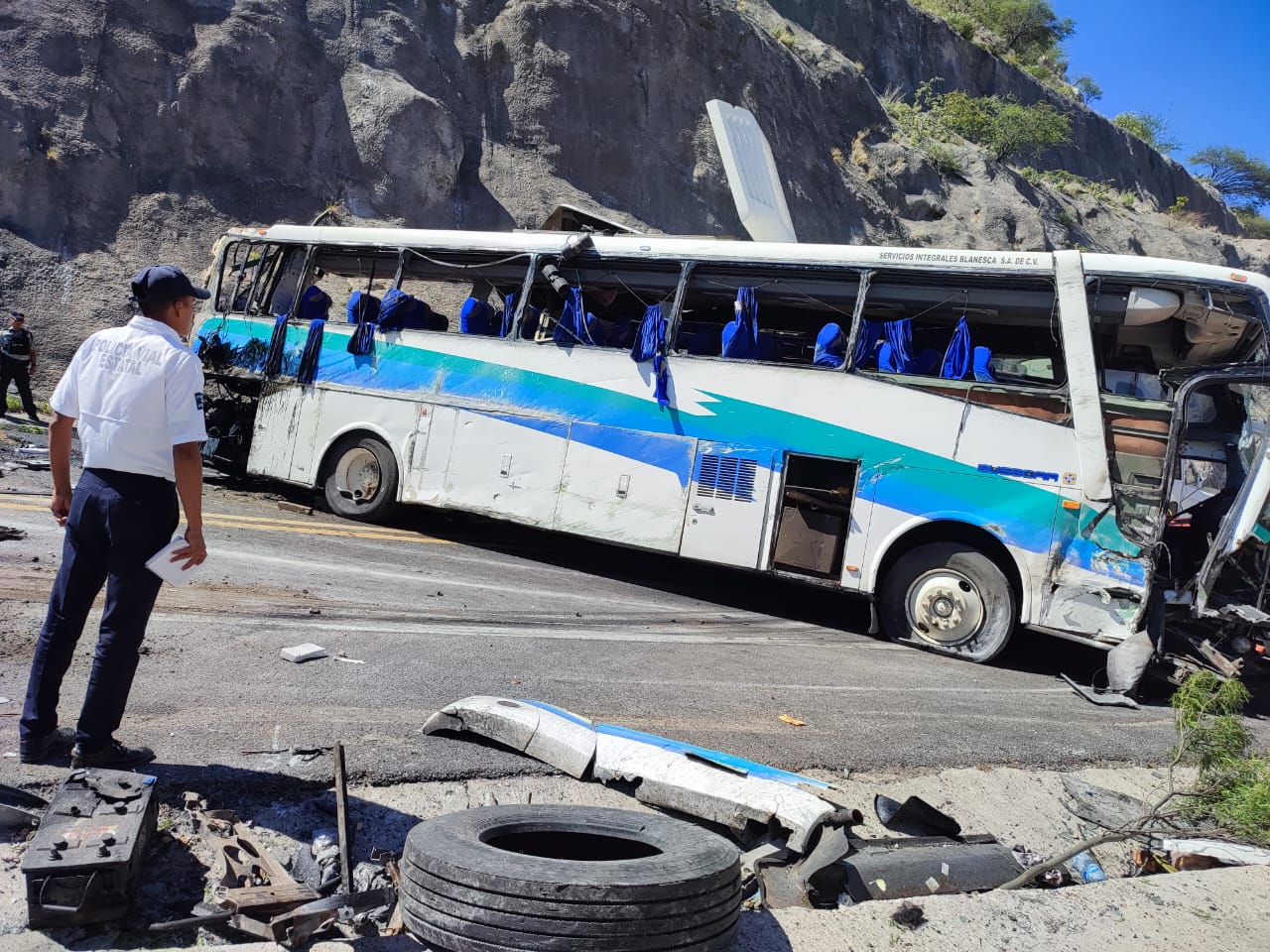 Se eleva a 16 muertos, 8 mujeres y 8 hombres, saldo de accidente en la Cuacnopalan-Oaxaca