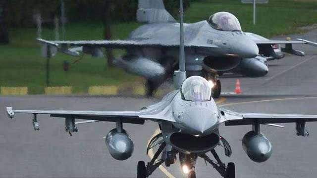 Estados Unidos asegura a Dinamarca y a Países Bajos que enviará aviones caza F-16 a Ucrania