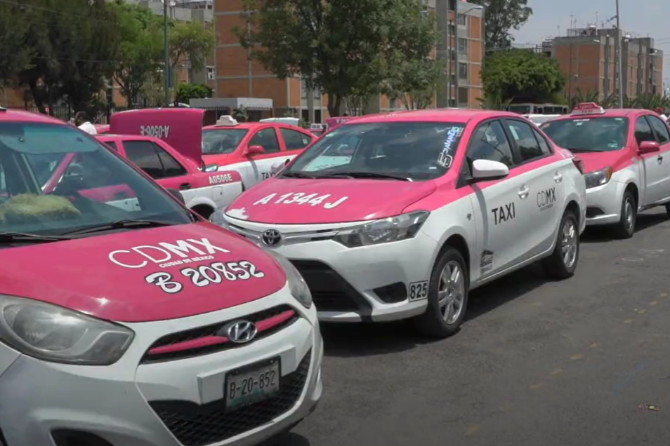 Firma CDMX acuerdo con taxistas concesionados para mejorar servicios