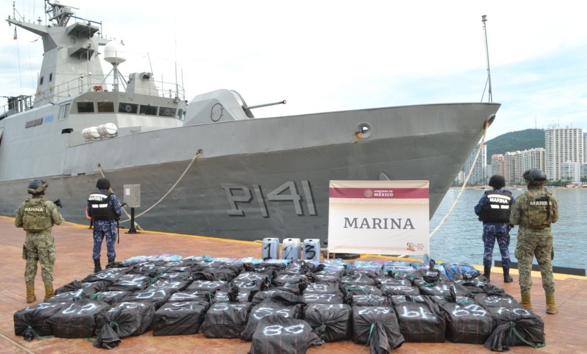 Marina asegura casi una tonelada de cocaína en Acapulco; hay 9 detenidos