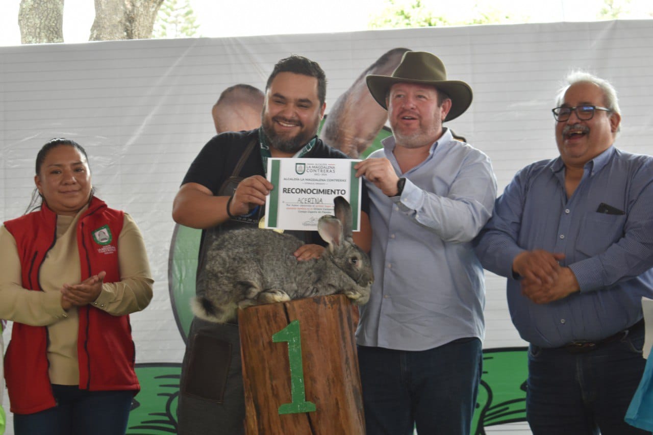 Más de 10 visitantes en el 8vo Campeonato del Conejo Flandes