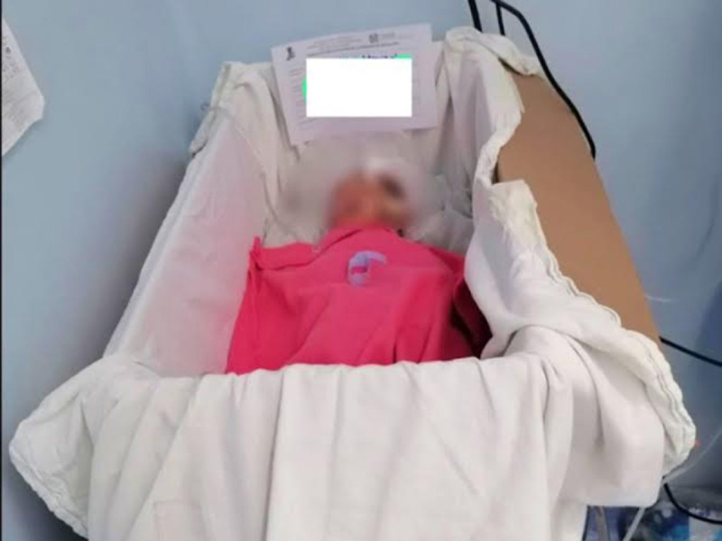 Recién nacido es colocado en una caja de cartón en hospital de Oaxaca; suspenden al médico