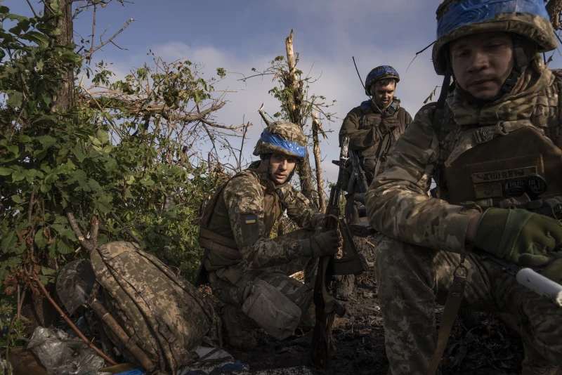 Volodímir Zelenski se prepara para un invierno a la defensiva y ordena construir más fortificaciones