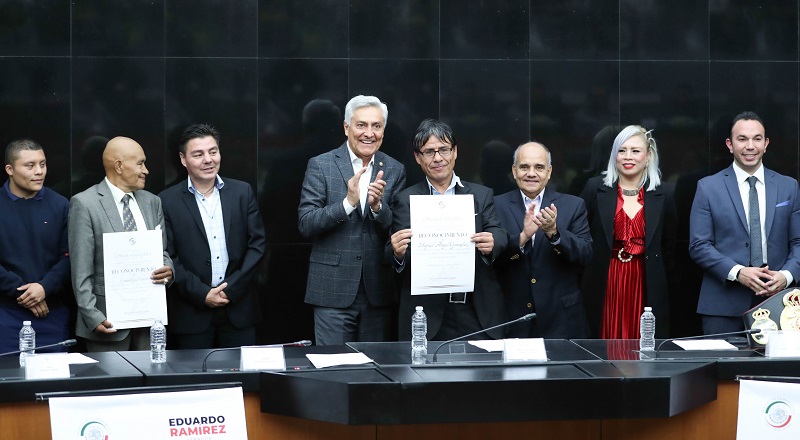 Reconocen en el Senado de la República a Leyendas y promesas del boxeo mexicano