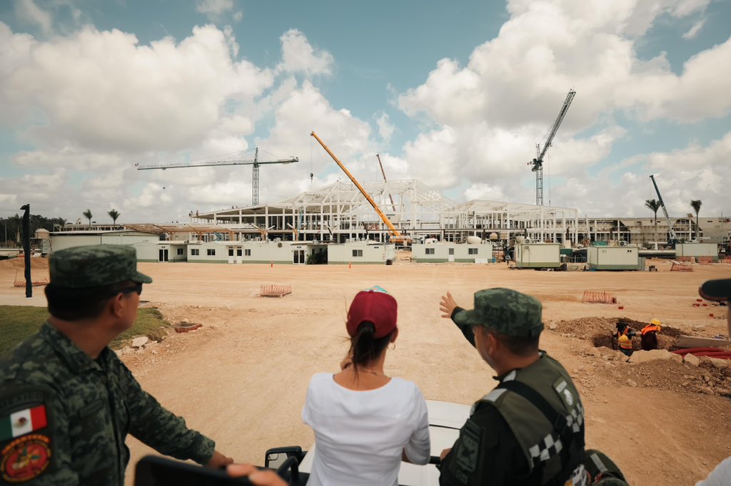 Claudia Sheinbaum visita obra del aeropuerto de Tulum