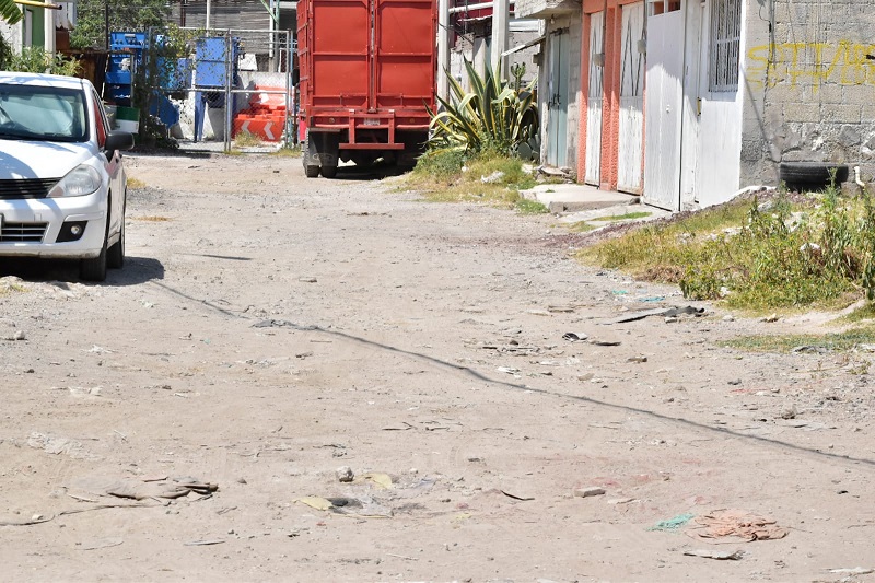 Ecatepec enfrenta 30 años de atraso en pavimentación: Azucena Cisneros