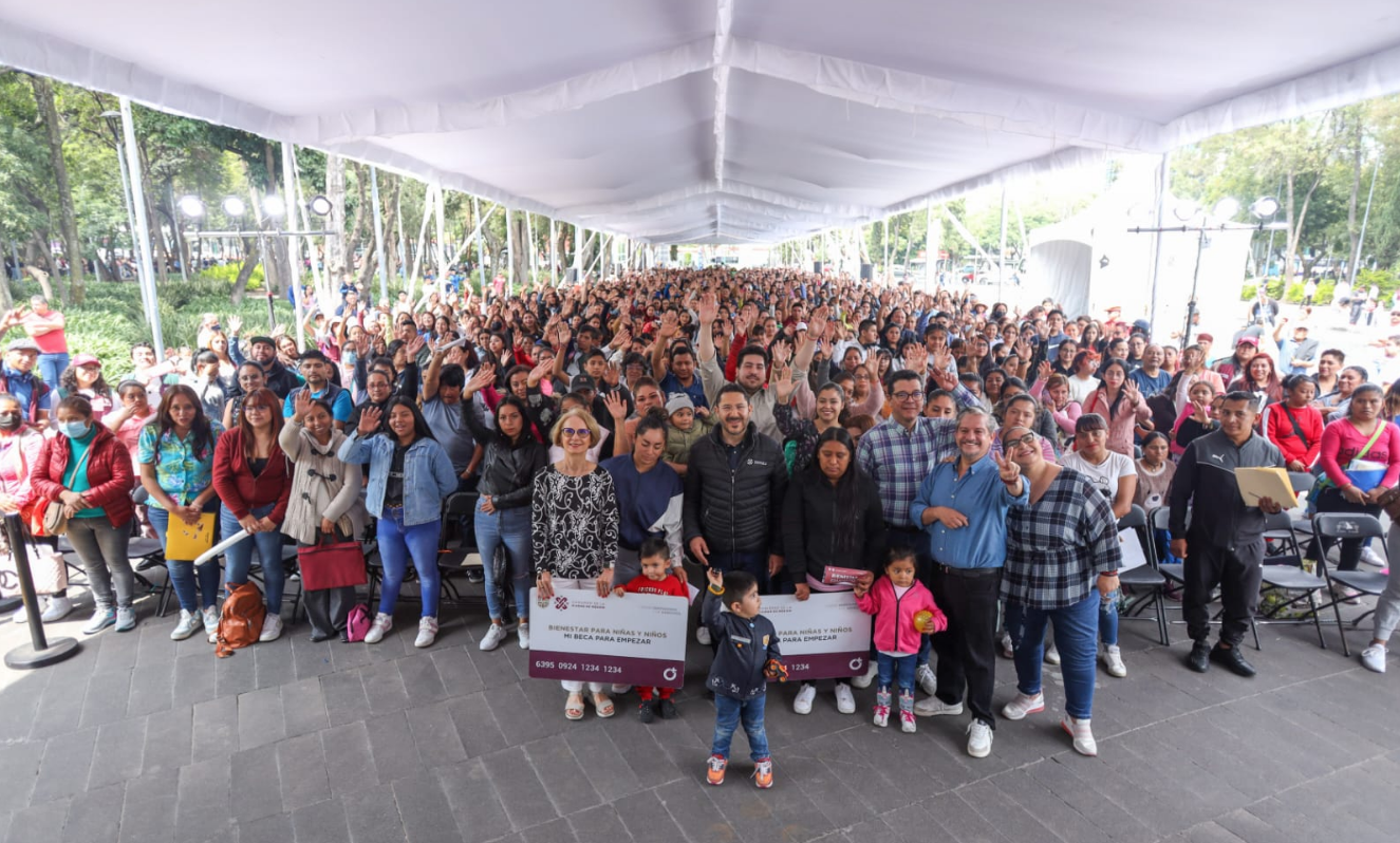 Entrega Martí Batres 3 mil 825 tarjetas a nuevos beneficiarios de “Bienestar para Niñas y Niños, Mi Beca para Empezar” en Álvaro Obregón