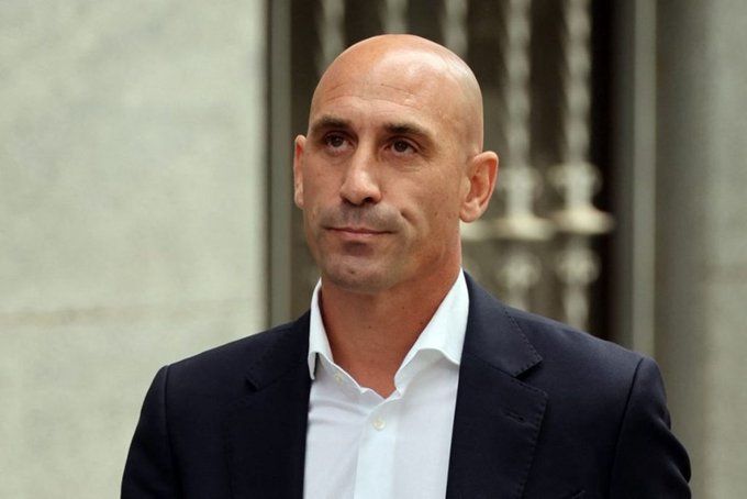 FIFA inhabilita a Luis Rubiales por tres años