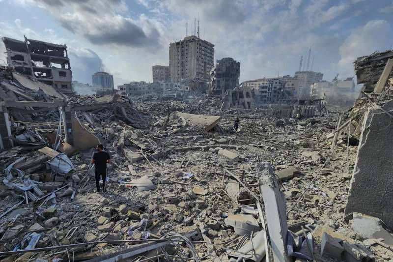 Mientras los ataques devastan Gaza, Israel forma un gobierno de unidad para supervisar la guerra provocada por el ataque de Hamás